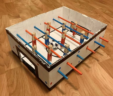 Diy Foosball, Basketball Crafts, Sports Crafts, Cardboard Crafts Kids, Carton Diy, Games To Play With Kids, Diy Kids Games, Mini Football, Mini Footballs