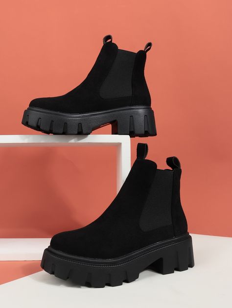 Legs Outfit, Black Punks, Botas Chelsea, Embroidery Shoes, Chelsea Boots Women, Everyday Fashion Outfits, Fashion Slippers, Boots Women Fashion, Swag Shoes