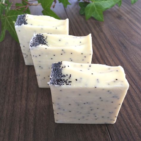 Lemongrass Soap Recipe, Lemongrass Soap, Cold Process Soap Designs, Cold Pressed Soap, Skincare Recipes, Soap Art, Diy Soap Recipe, Soap Queen, Soap Inspiration