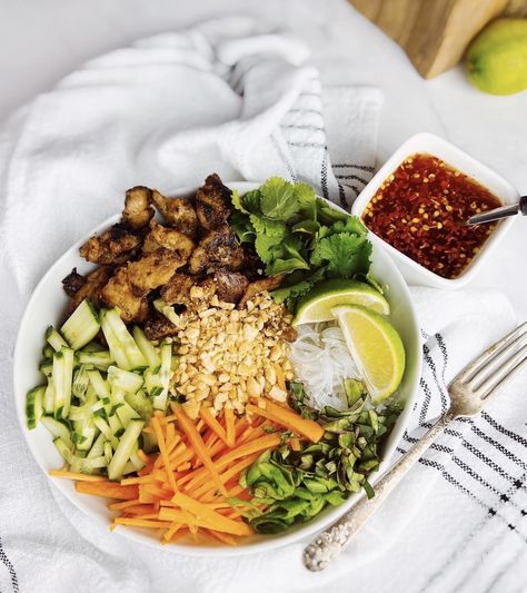 VIETNAMESE GRILLED LEMONGRASS PORK VERMICELLI BOWLS — HER COPPER KITCHEN Vietnamese Noodle Salad, Pork Bun, Vietnamese Pork, Pork Noodles, Pork Buns, Noodle Salad, Vietnamese Food, Grilled Pork, Vietnamese Recipes