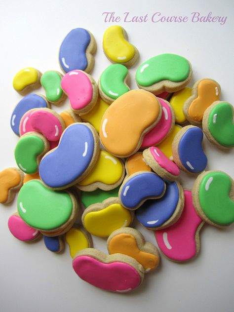 Jelly Bean Cookies, via Flickr. Bean Cookies, Easter Sugar Cookies, Sugar Cookie Royal Icing, Spring Cookies, Chocolate Lollipops, Sugar Cookie Designs, Fancy Cookies, Creative Cookies, Cookie Inspiration