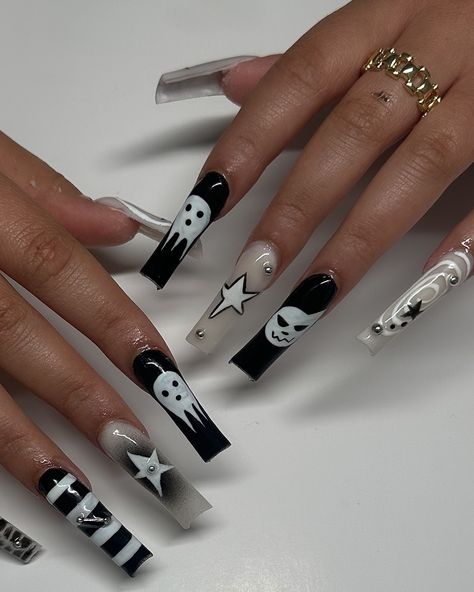 for my soul eater fans ᯓ★🎧ྀི༉‧₊˚🖤༉‧₊˚. client request, please tag inspo — #nailinspo #kawaiinails #nailsofinstagram #explore #757nailtech #dmvnails #virginiabeachnailtech #baddienails #acrylicnails #birthdaynails #757nails #virginiabeachnails #trendynails #explorepage #editorialnails tags - Virginia Beach nail tech 757 nail tech nail inspo explore page editorial nails Soul eater anime Striped Nails Black And White, Soul Eater Nails Short, Soul Eater Nails Acrylic, Sui̇ci̇deboys Nail, Soul Eater Aesthetic, Pierced Nails, Soul Eater Nails, Piercing Nails, Spiral Nails