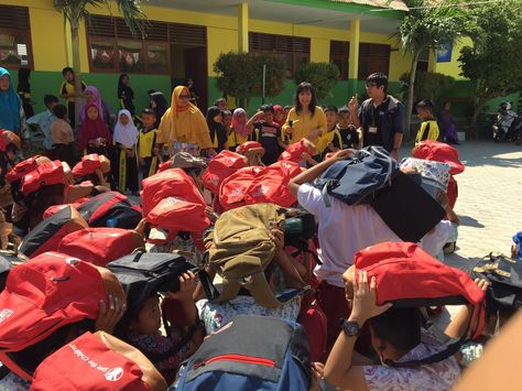 Day 4 in #Palu area, the MSM #volunteer team went to two primary #schools to conduct #earthquake prevention and #drills on campus. Then, #community residents were invited to know the escape routes and #evacuation shelters in the community.  #SDGs #earthquake #Tsunami #Recovery #TheMustardSeedMission Mustard Seed, Drills, Primary School, The 4, Taiwan, Mustard, Indonesia