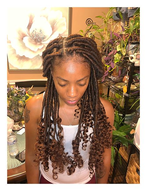 Faux locs | Bohemian locs #fauxlocs #naturalhairstyles  #protectivestyles #bohemianlocs #bohemianstyle Styles Faux Locs, Locs Bohemian, Cuban Twist, Bohemian Locs, Curl Hair, Faux Locs, Protective Styles, Curled Hairstyles, Locs