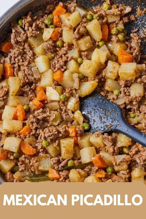 A quick and easy dinner idea that’s whipped up in one pan, this Mexican Picadillo is full of flavor. Ground beef and potatoes simmered in a tomato sauce, it’s a warm and comforting Mexican dish that your whole family will enjoy. Mexican Ground Beef And Potatoes, Picadillo Mexicano, Carne Molida Recipe, Mexican Picadillo, Mexican Meat, Resep Oatmeal, Mexican Potatoes, Beef Picadillo, Hamburger And Potatoes