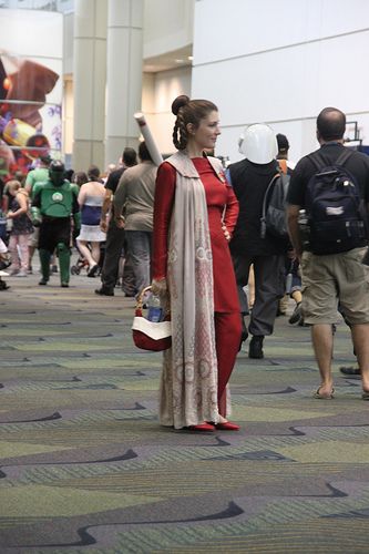 Credit: http://www.flickr.com/photos/aoverkamp/7881557520/    Comic Con Leia Empire Strikes Back Leia Cloud City, Leia Bespin, Dnd Pins, Leia Cosplay, Princess Leia Costume, Halloween Glam, Galaxy Edge, Leia Costume, Halloween Coustumes