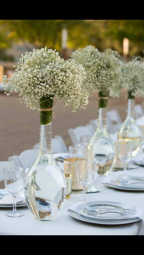 Diner En Blanc Floral work by Party Petals Floral Design - Dallas 2016 En Blanc Party Table Settings, Diner En Blanc Centerpiece Ideas, Diner En Blanc Table Decorations, Dinner En Blanc Table Decor, Diner En Blanc Food Ideas, Lunch Table Decoration, Diner En Blanc Table Ideas, Lunch Table Settings, 21 Dinner