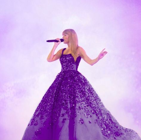 Purple Flowy Dress, Speak Now Dress, Dress Taylor Swift, Purple Sparkly Dress, Taylor Swift Enchanted, Enchanted Dress, Taylor Swift Fotos, Purple Sequin Dress, Taylor Core