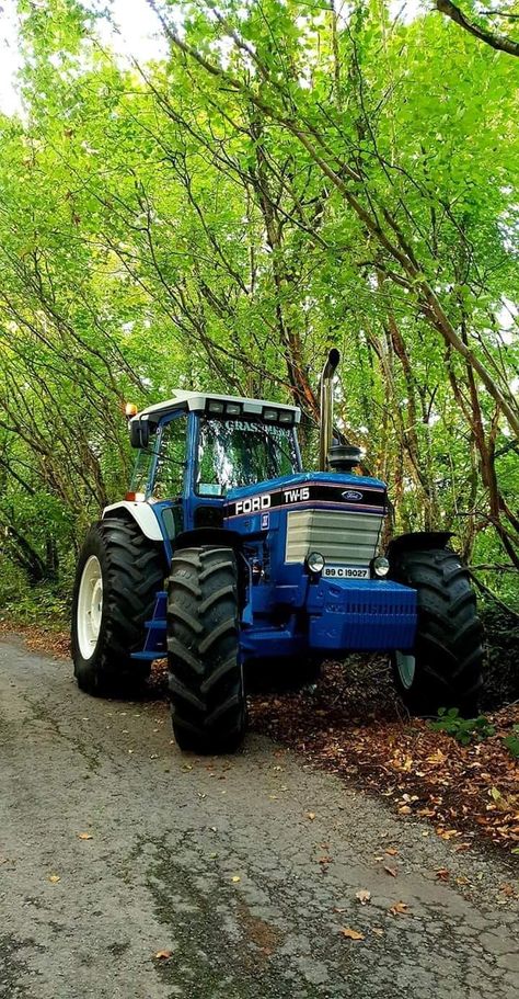 Photo Name Art, Old John Deere Tractors, Tractor Photos, Tractor Pictures, Small Tractors, Ford Tractor, Tractor Attachments, Old Tractor, New Tractor