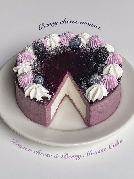 Dolce (@daily_dolce) on X Kiwi Cake, Birthday Cheesecake, Jungle Aesthetic, Vintage Retro Aesthetic, Blackberry Cheesecake, Aesthetic Edgy, Aesthetic Artsy, Aesthetic Cake, Nature Aesthetics