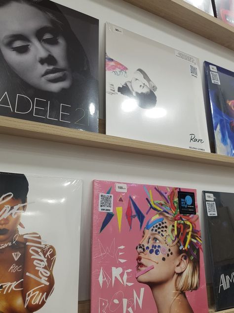 Selena Gomez Adele vinyl rare Selena Gomez Vinyl, Adele Vinyl, Vinyl Aesthetic Room, Cd Aesthetic, Vinyl Aesthetic, Aesthetic Room, Adele, Selena Gomez, Cd