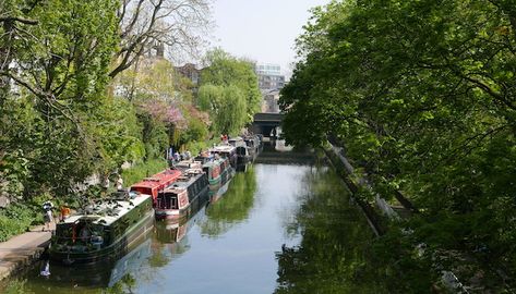 Regent’s Canal: If you walk along Regent’s Canal the pedestrian foot path stops just past Caledonian Road when you reach the Islington Canal Tunnel. You can get back on the route near Colebrooke Row and Duncan Terrace to continue on to City Road Basin, Wentlock Basin or Limehouse Basin. Little Venice London, Thames Path, London Postcard, Miranda Hart, Regents Canal, Paris Itinerary, Walks In London, Piccadilly Circus, London Property