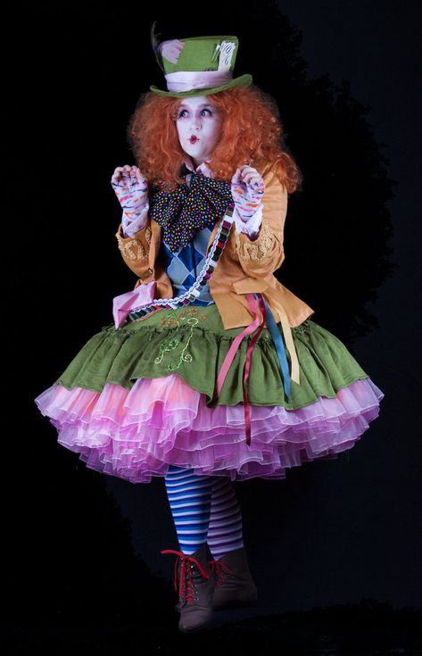 Mad Hatter Diy Costume, Mad Hatter Halloween Costume, Mad Hatter Cosplay, Mad Hatter Costume, Alice In Wonderland Tea Party Birthday, Mad Hatter Party, Alice In Wonderland Costume, Wonderland Costumes, Alice In Wonderland Tea Party