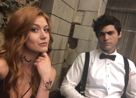 Clary And Alec, Alec Shadowhunters, Clary Und Jace, Clary Y Jace, Shadowhunters Cast, Lady Midnight, Matthew Daddario, Alec Lightwood, Katherine Mcnamara