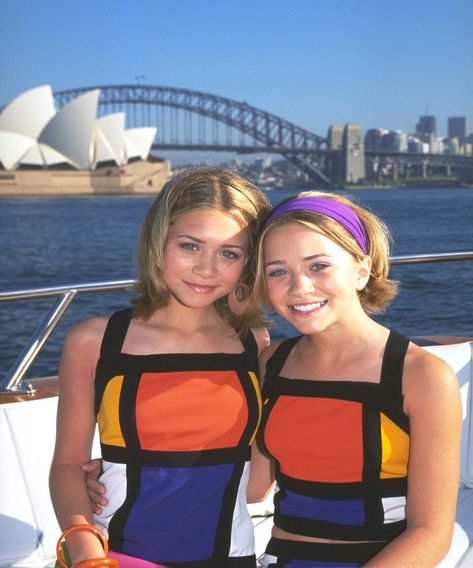 Celebrating Mary Kate & Ashley's Most Iconic Movie Outfits #refinery29 https://www.refinery29.com/en-us/2017/06/158684/olsen-twins-best-movie-matching-outfits#slide-1 Olsen Twins Movies, Our Lips Are Sealed, Mary Kate And Ashley Olsen, Olsen Style, Ashley Mary Kate Olsen, Olsen Twins Style, Mary Kate And Ashley, Big Energy, Olsen Sister