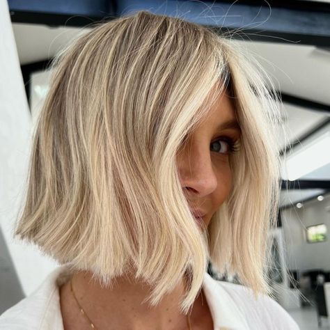 Balayage Bob Hair Blonde, Blonde Bob Balayage Short, Honey Gold Blonde Hair, Blonde Bob With Money Piece, Balayage Bob Blonde, Blonde Hair Balayage Short, Balayage Hair Blonde Bob, Dimensional Blonde Short Hair, Blonde Balayage Bob Short