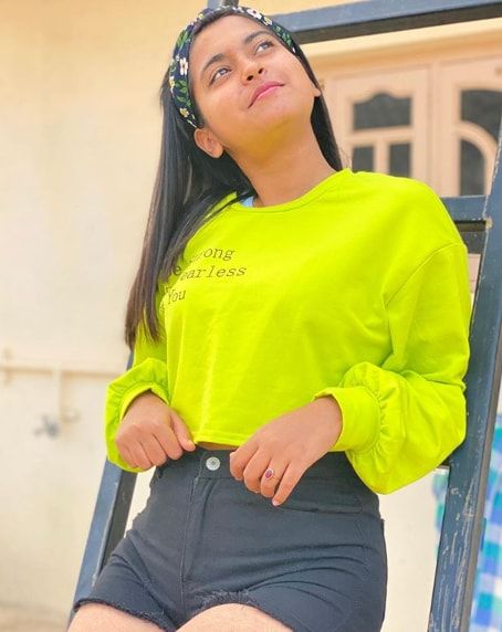 Saloni Singh (Tik Tok Star) Wiki Biography Age Family Boyfriend Net Worth and More. Sofia Ansari Tik Tok, Tik Tok Stars Photos, Saloni Singh, Sky Katz Tik Tok, Star Cartoon, Film Song, Varun Dhawan, Prank Videos, Shahrukh Khan