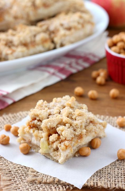 Caramel Apple Snickerdoodle Cheesecake Bars - A Kitchen Addiction Snickerdoodle Cheesecake Bars, Apple Snickerdoodle, Snickerdoodle Cheesecake, Caramel Apple Cheesecake, Apple Cheesecake, Cheesecake Bar Recipes, Sweet Bar, Apples And Cheese, Buttery Cookies