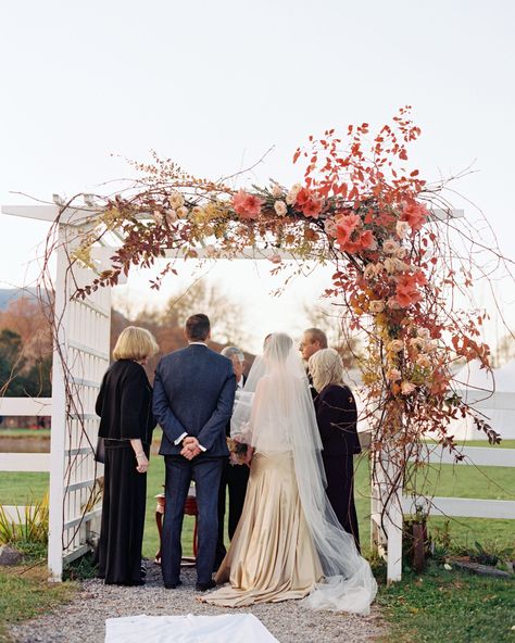 Jewish Wedding Chuppah, Jewish Wedding Traditions, Wedding Chuppah, Jewish Wedding Ceremony, Fallen Arches, Wedding Arbour, Outdoor Fall Wedding, Ceremony Arch, Ceremony Flowers