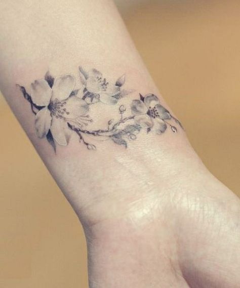 Tattoo Flor de Cerejeira Wrist Tattoos Girls, Tattoos For Girls, Tattoo Wrist, Wrist Tattoos For Women, Cherry Blossom Tattoo, Blossom Tattoo, Cool Small Tattoos, Wrist Tattoo, Friend Tattoos