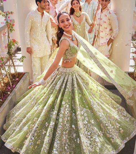 Party Wear Lengha, Bridesmaids Lehenga, Bridesmaid Lehenga, Mumbai Wedding, Butterfly Net, Saree Bollywood, Sabyasachi Lehenga, Bride Party, Net Lehenga