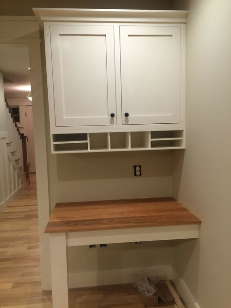 Small Desk Area In Kitchen, Desk In Laundry Room, Mail Cubbies, Small Built In Desk, Small Desk Nook, Kitchen Desk Ideas, Office Cubby, Kitchen Office Nook, Kitchen Desk Areas