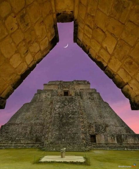 Ancient Library, Pyramid Building, Ancient Mexico, Ancient Pyramids, Yucatan Mexico, Grain Of Sand, Sacred Places, Mexican Culture, Chichen Itza