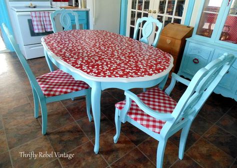 Kitchen Chair Makeover, Makeover Hair, Old Kitchen Tables, Diy Esstisch, Round Folding Table, Diy Kitchen Table, Nook Table, Kitchen Table Makeover, Diy Dining Table