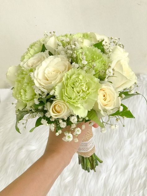 Light Green Wedding Bouquet, Green Carnation Bouquet, Green Boquet Prom, Light Green Flower Bouquet, Prom Bouquet Ideas Green, Prom Bouquet Ideas Color Schemes Green, Prom Bouquet Green Dress, Green Prom Bouquet, Mint Green Bouquet