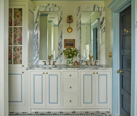 Clella Design (@clelladesign) • Instagram photos and videos Small Master Remodel Bathroom Makeovers, English Country Bathroom, Hamptons Bathroom, Leipers Fork, Colourful House, Elegant Bathrooms, Coastal Hamptons, Loft Bathroom, Chicken Farming