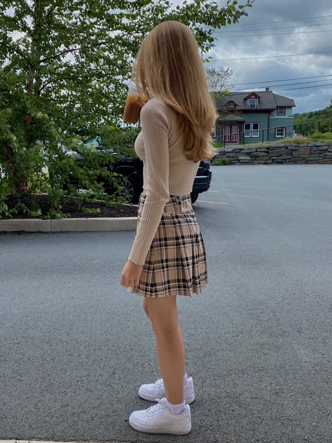 Checked Mini Skirt Outfit, Tartan Mini Skirt, Mini Skirt Outfit, School Skirt, Back To School Outfit, Beige Skirt, Beige Shirt, Miniskirt Outfits, Back To School Outfits