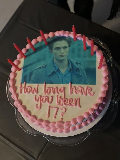 Twilight Cake, Twilight Party, 17 Birthday Cake, Birthday Cake Decorating Ideas, 17th Birthday Ideas, Funny Birthday Cakes, 18th Birthday Cake, Cake Decorating Ideas, Creative Birthday Cakes