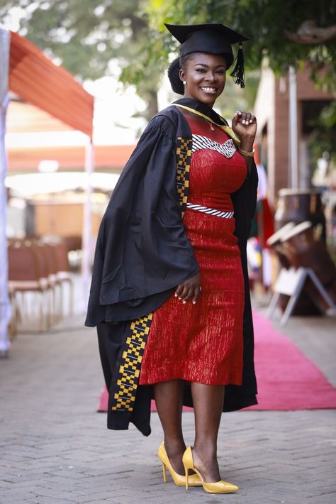 African wear for graduation Simple Kente Dress, Simple Kente Dress Styles, Kente Dress Styles For Graduation, Kente Dress Styles, Styles For Graduation, Graduation Outfit Ideas, Kente Dress, Black Jeans Outfit, Garden Party Dress