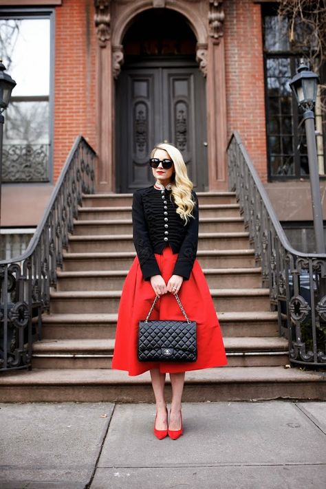 Lux Lifestyle, Estilo Chic Casual, Mode Rock, Modele Hijab, Red Letters, Moda Chic, Red Skirt, Monica Vinader, Fashion 101