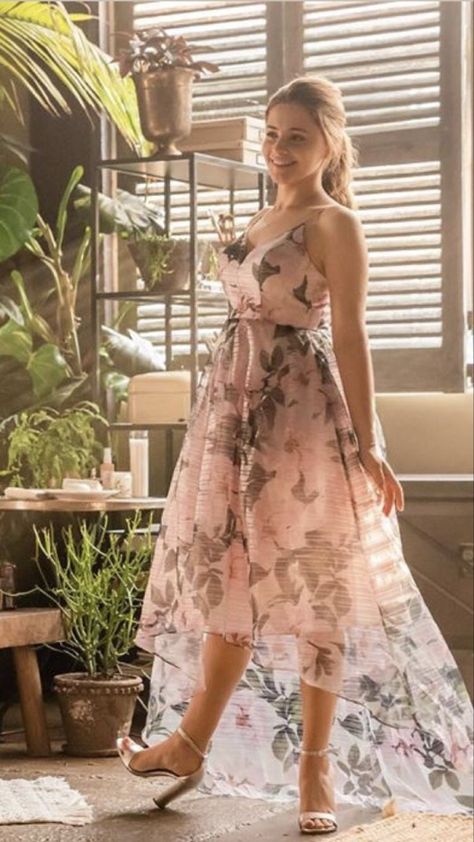 #beautiful #tessa #after #hardin #theresa #after #movie #film Tessa Outfits After Movie, Tessa Young Aesthetic, Crush Movie, Young Outfit, Red Frock, Latest Graphic Design, Haley Lu Richardson, Tessa Young, Young Dresses