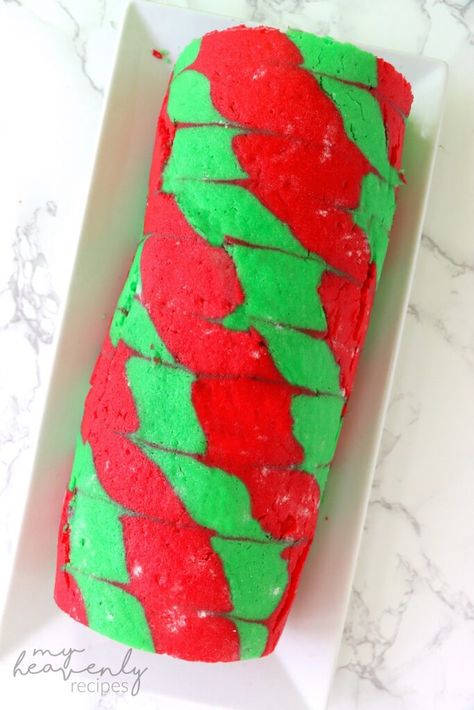 Christmas Roll Up Cakes, Jelly Roll Cake Christmas, Jelly Roll Recipes Homemade, Christmas Dessert Roll Cake, Holiday Cake Roll Recipes, Swirl Roll Cake, Christmas Swiss Roll Cake Yule Log, Christmas Rolls Dessert, Jelly Roll Desserts