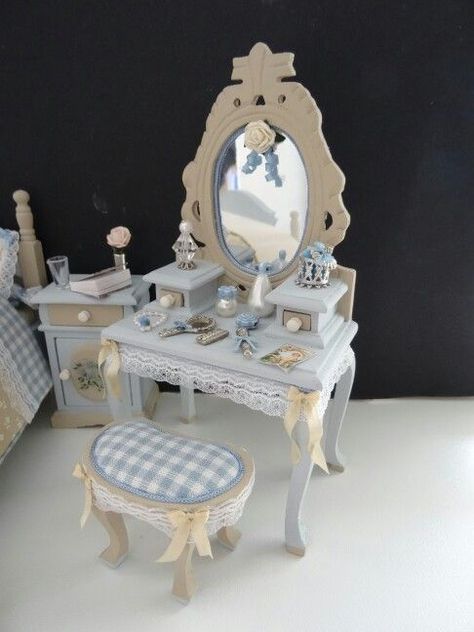 Handmade Dollhouse Furniture, Coquette Dollhouse, Pink Dollhouse, Accessoires Barbie, Dollhouse Bedroom, Doll House Plans, Doll House Crafts, Dollhouse Miniatures Diy, Dolls House Interiors