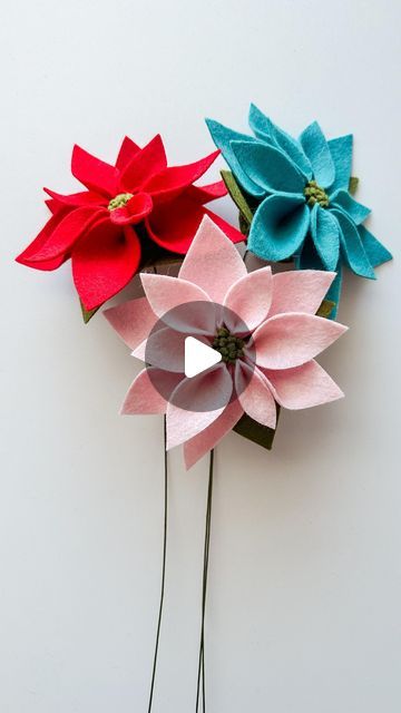 Resa Curbo Creative on Instagram: "I love felt poinsettias because they’re nice and big and make a beautiful impact in your Christmas decor. Plus they’re a lot of fun to make. I will have felt poinsettia kits available tomorrow and you’ll get to pick your colors. 😍 I’m also working on a fun freebie that I haven’t offered as part of a kit yet! #feltpoinsettia #feltkit #handmadefelt #feltflorist #christmasdecor" Christmas Felt Flowers, Felt Christmas Flowers, Felt Pointsetta Diy, Felt Pointsetta, Diy Felt Mistletoe, Felt Poinsettia Pattern, Needle Felted Poinsettia, Pointsetta Felt Flower Pattern, Diy Felt Poinsettia