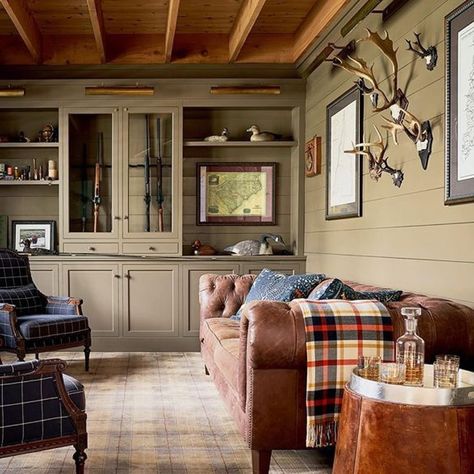 We are totally obsessed with this masculine and moody space! (Repost from @newoldcustomhomes and @dwellbycheryll)⠀ ⠀ #southernhomemag #masculine #moodygrams #plaid #leathercouch #beautifulinteriors #interiordesign Lodge Living Room, Cabin Living Room, Hunting Room, Cabin Interiors, Cabin Living, Farmhouse Interior, Southern Home, Cabin Fever, Mountain Cabin