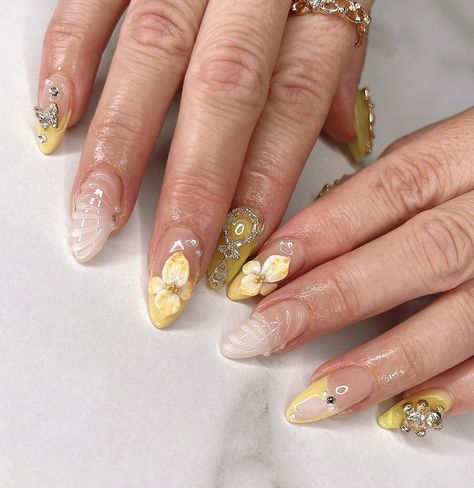 💛 Sunflower Yellow 💛 She asked for bling 😎 all ready for LA ☀️ some ib from @malisculpts ✨ 🎀 𝗗𝗶𝘀𝗰𝗼𝘂𝗻𝘁 𝗖𝗼𝗱𝗲 at @kiokonailsupply use 𝗝𝗔𝗡𝗘𝗧 to save 💸 on your Korean gel / nail supplies ✨ #nailinspo #3dflowernails #3dnailart #naildesign #vacaynails #prettynails #girlynails #apresgelx #trendynails #nails2inspire #glamnails #blingnails #almondnails #frenchnails #frenchtips #fairycorenails #cutenails #yellownails Nails Design 3d, Orchid Nails, Yellow Nails Design, 3d Flower Nails, Yellow Orchid, Nail Looks, Hand Gesture, Flower Nail Designs, Sunflower Yellow