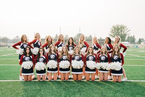 Cheerleader Photoshoot Ideas Team, Cheer Team Pictures Poses High Schools, Cheer Group Photos, Cheer Team Poses Group Shots, High School Dance Team Photos, Cheer Group Poses, Cheer Team Photos Group Pictures, Cheer Team Photoshoot, Team Cheer Pictures