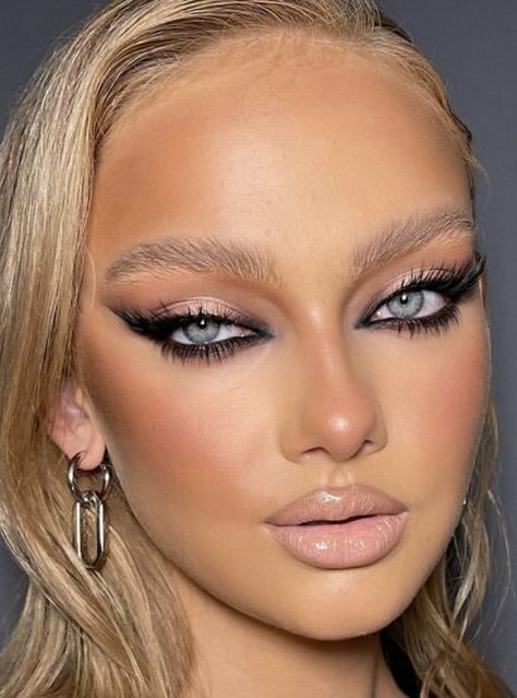 Bridal Aesthetic, Foxy Eyes, Bronze Makeup, Pretty Makeup Looks, Pinterest Makeup, Glamour Makeup, Models Makeup, Eye Makeup Art, Kiss Makeup