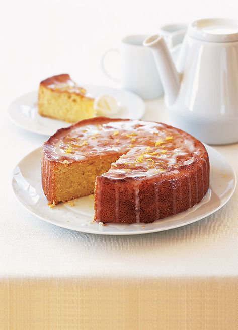 Lemon drizzle cake: A classic afternoon tea cake that sounds as good as it tastes. If you fancy some enjoyable baking, with a great reward at the end, then this recipe is for you. Gluten Free Lemon Drizzle Cake, Flourless Orange Cake, Lemon Drizzle Cake, Drizzle Cake, Lemon Drizzle, River Cottage, Jamais Vu, Gluten Free Cake, Diet Vegetarian