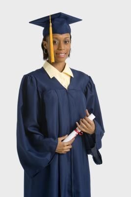 How to Make a Graduation Robe (9 Steps) Graduation Gown Pattern, Graduation Toga, Graduation Robes, Gown Sewing Pattern, Finish College, How To Motivate, Interdisciplinary Studies, Looking For Work, Graduation Picture