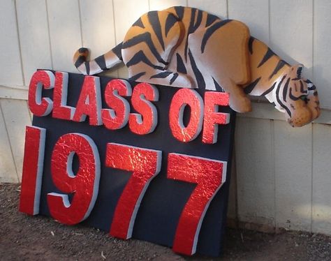 Class of 1984 sign for reunion Parade Float Ideas, School Reunion Decorations, 50th Class Reunion Ideas, Reunion Centerpieces, High School Class Reunion, Class Reunion Decorations, Reunion Decorations, 80s Theme Party, High School Reunion