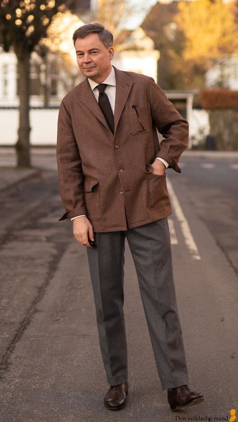 Old Style Suits For Men, Yuppie Style, Brogues Outfit, Japanese Suit, Casual Suit Look, Japanese Street Fashion Men, Dapper Day Outfits, Italian Tailoring, Dapper Suits