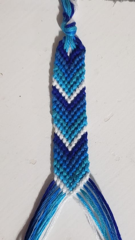 Blue Friendship Bracelet, Brazilian Bracelet, String Bracelet Patterns, Friendship Bracelet Patterns Easy, Cute Friendship Bracelets, String Bracelets, Embroidery Bracelets, Friendship Bracelets Designs, Beaded Jewelry Necklaces