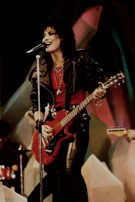 1970s Punk Rock Fashion, 80s Joan Jett, Women In Rock And Roll, Rockstar Fits Aesthetic, Women Of Rock 80s, Rock N Roll Women Outfits, 80s Aesthetic Rock N Roll, Glam Rock 80s Women, 80s Rock Aesthetic Women