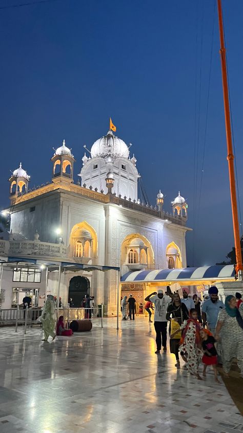 Gurudwara Snapchat Stories, Delhi City, Diwali Photography, Grandparents Quotes, Sikh Quotes, Friend Songs, Temple Photography, Guru Pics, S Love Images