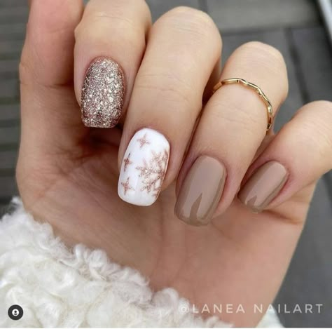 50+ Cool Winter Nails For 2022 - The XO Factor Xmas Nail Designs 2022, December Nails Designs 2022, Nails Inspiration Fall 2022, Nails Inspiration Winter 2022, Thanks Giving Nails 2022, Biab Nail Design Winter, Trendy Nails Winter 2022, Simple Autumn Nails Short 2022, Nail Art Winter 2022